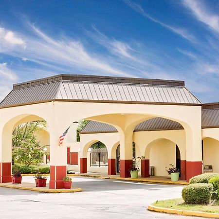 Days Inn & Suites By Wyndham Starkville Kültér fotó
